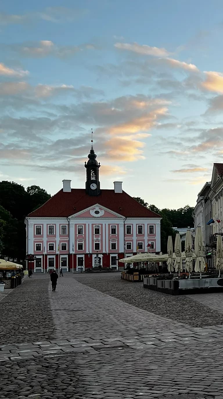 Raekoja plats — today