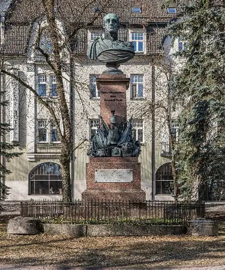 Barclay de Tolly Monument